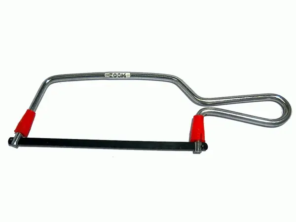 Example photo: Hacksaw or fine saw
