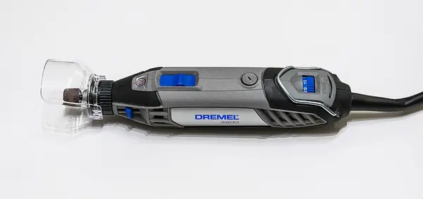 Example photo: Rotary tool with a cut-off disc
