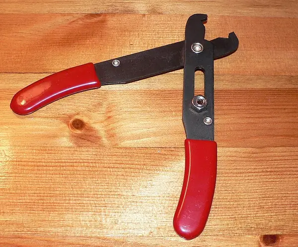 Example photo: Wire strippers for 26 AWG